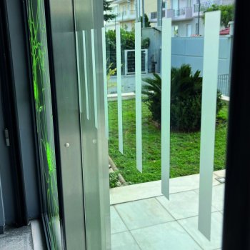 Προειδοποιητικά αυτοκόλλητα ασφαλείας για υαλοπετάσματα